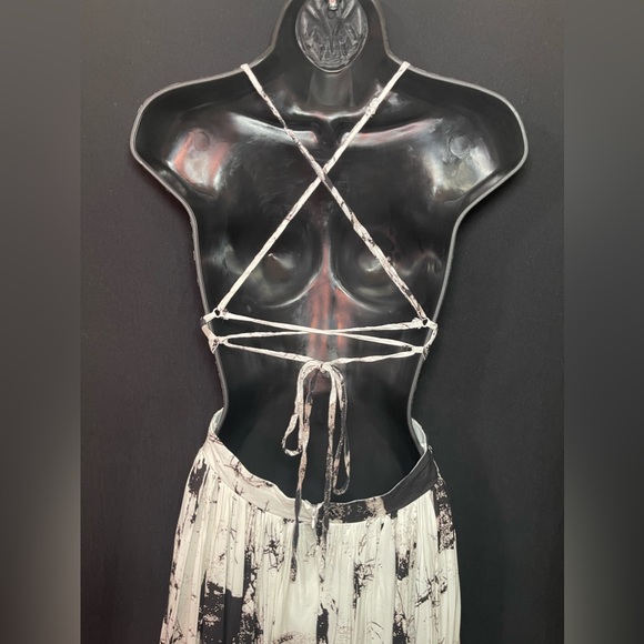 Black and white fashion nova maxi dress - Picture 8 of 10